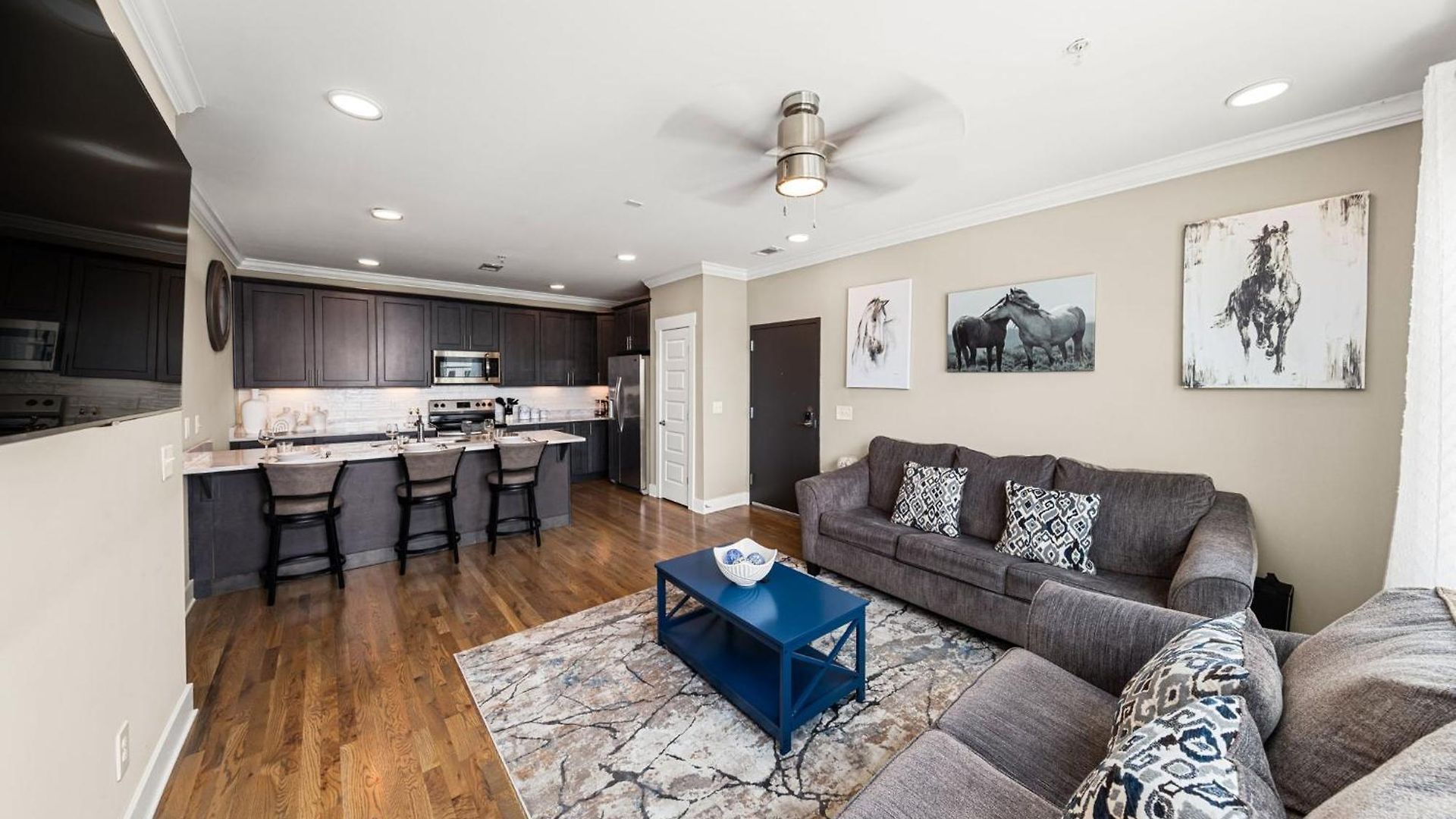 Great Location 2 Bedroom Minutes To Downtown