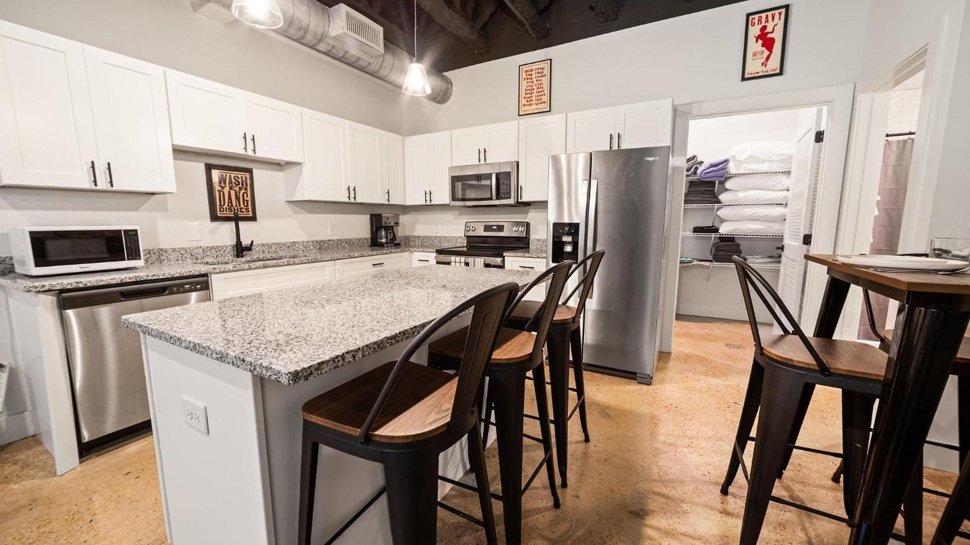 Holiday home Great Location Short Drive To Downtown *