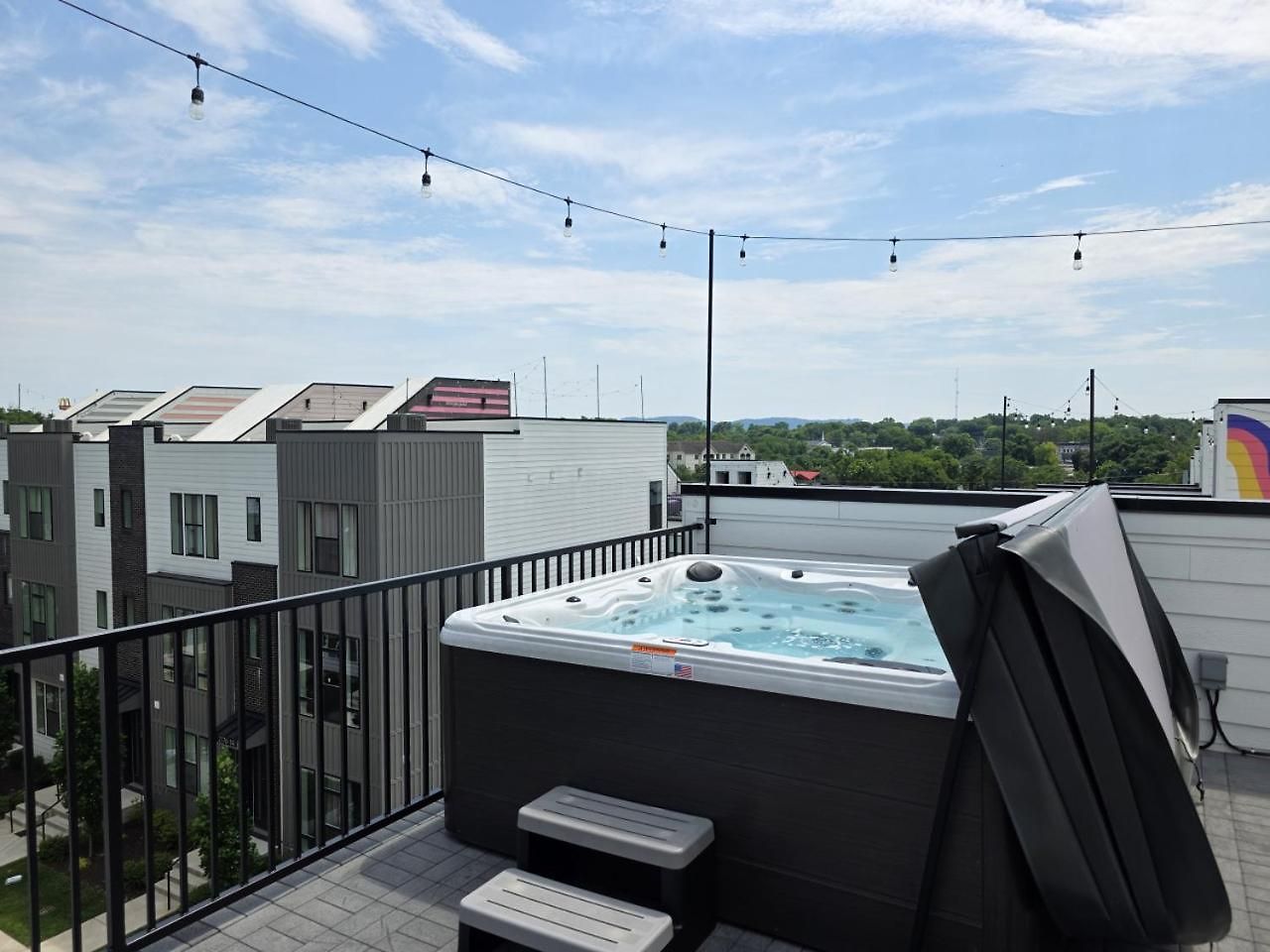 Holiday home Downtown Hangout With Hot Tub *