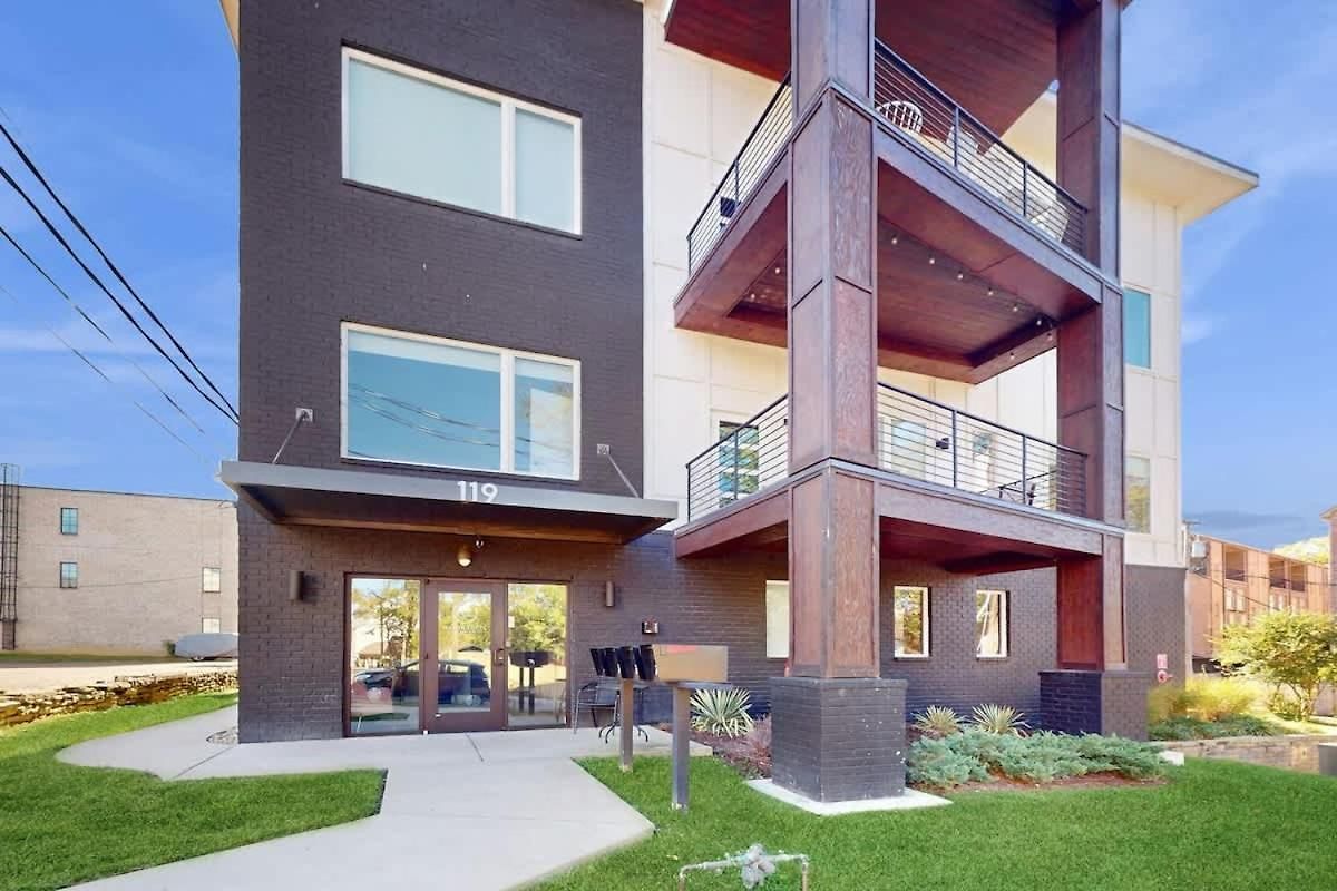 Downtown West End Retreat Near Broadway *