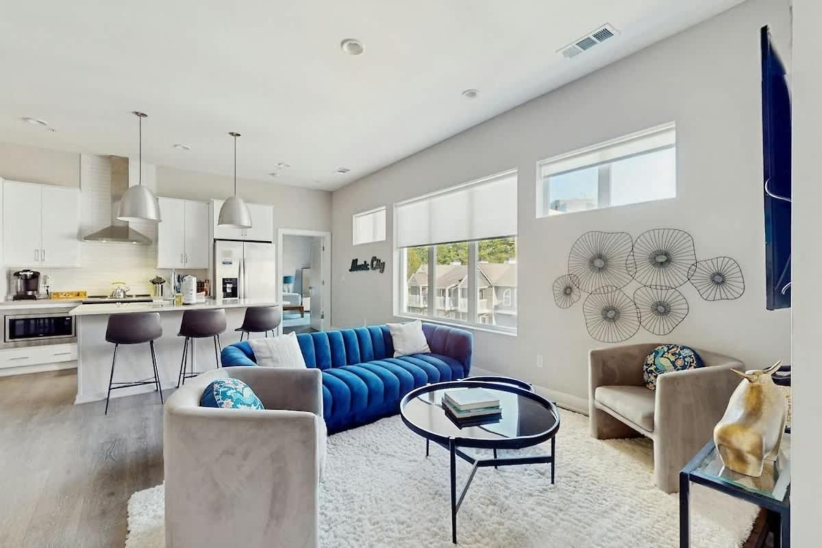 Downtown West End Retreat Near Broadway Holiday home Nashville