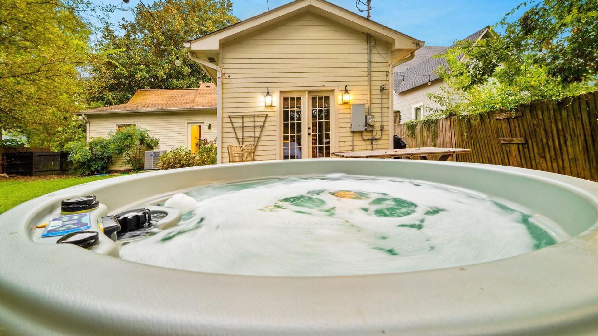 Charming East Mins From Downtown Holiday home *