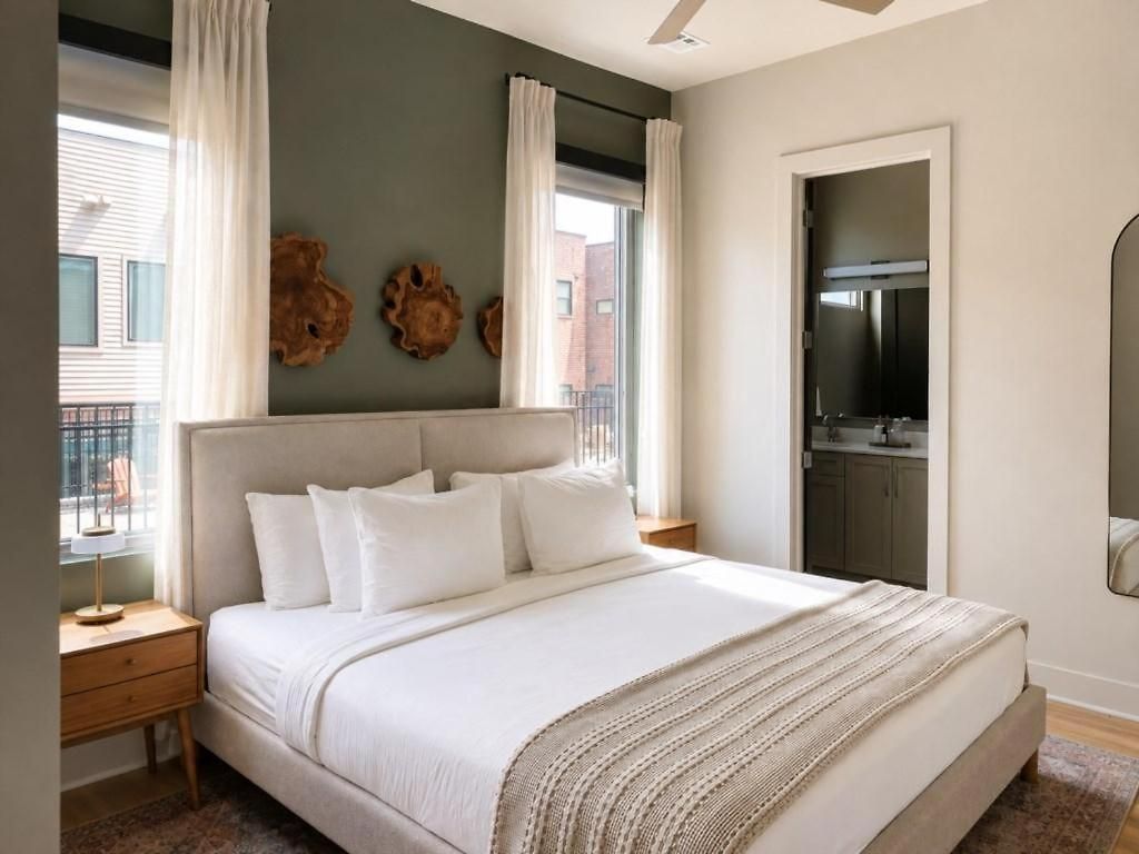 Holiday home The Amenities | Heated Pool | 7 Mins-broadway