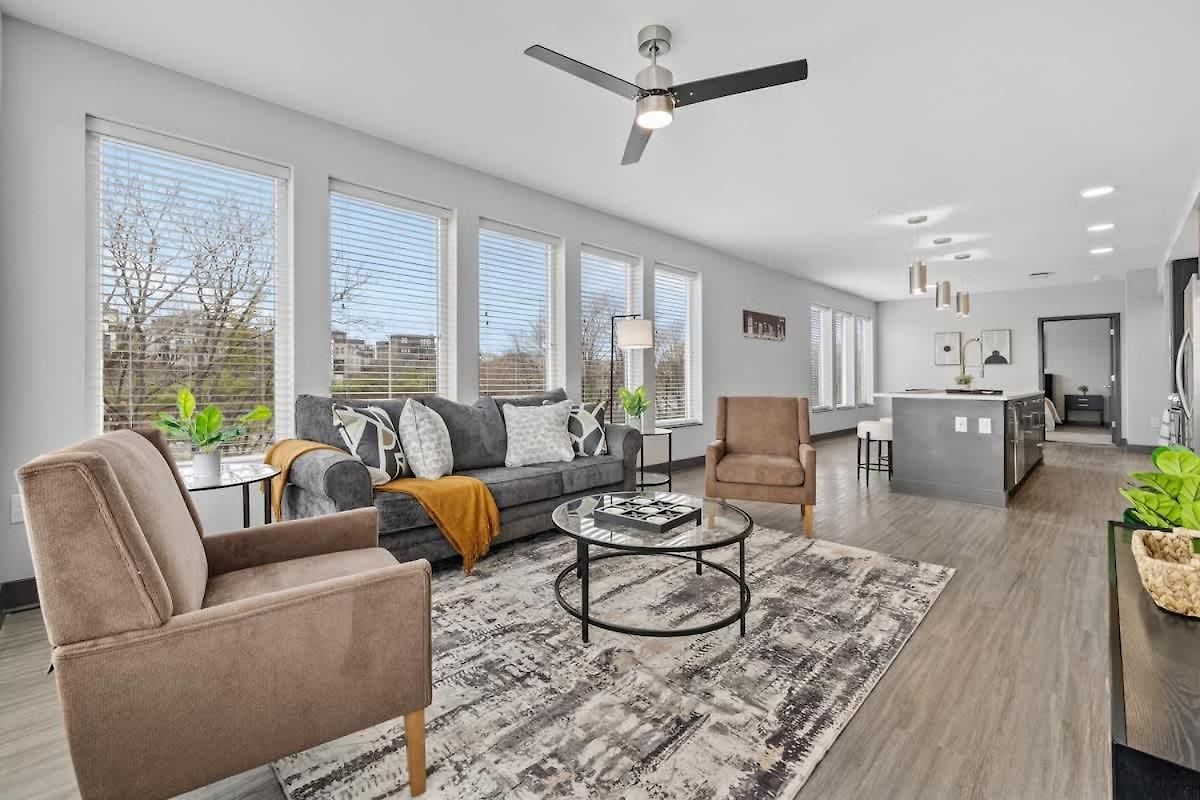 Holiday home Luxe 2br W Views Near Broadway & Music Row