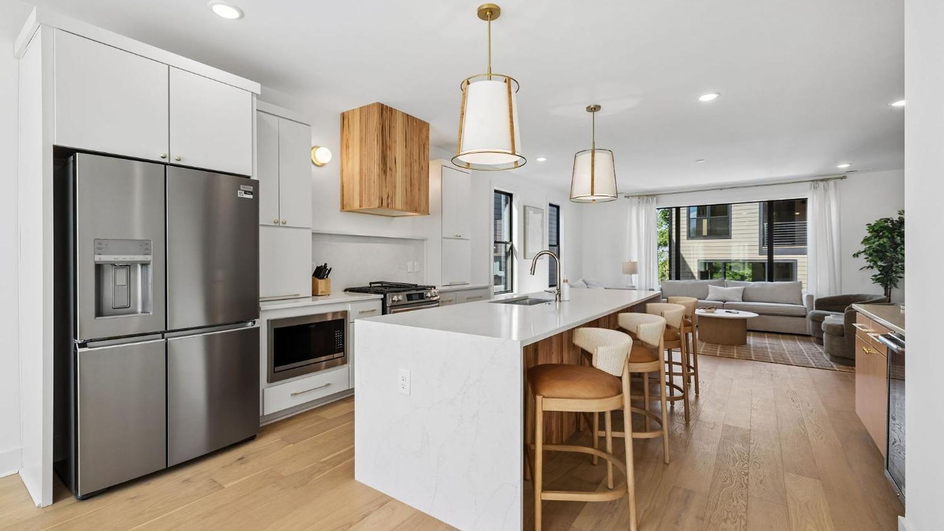Fancy Townhouse With Rooftop Hot Tub & Fireplace Holiday home *