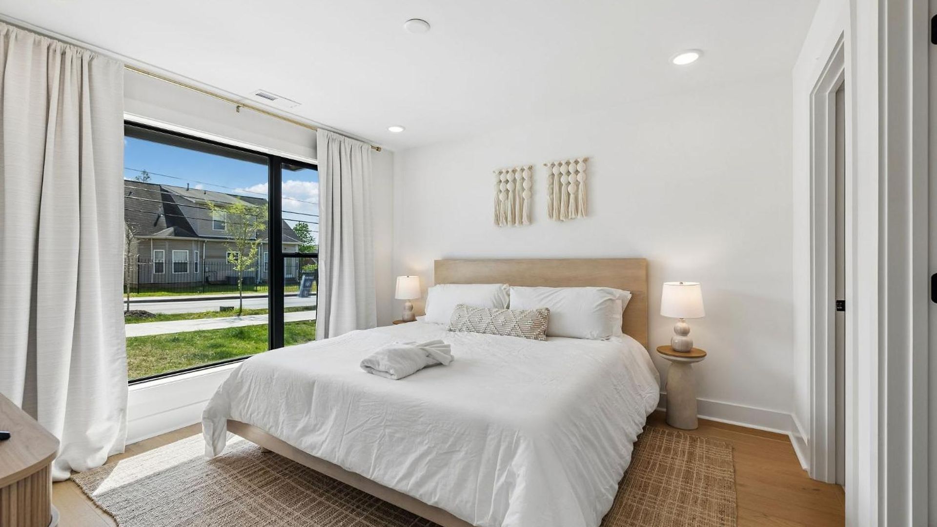 Holiday home Fancy Townhouse With Rooftop Hot Tub & Fireplace
