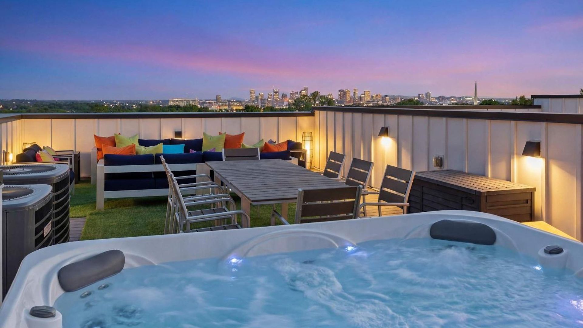 Sounds Like Fun- Hot Tub & Rooftop Views Holiday home *