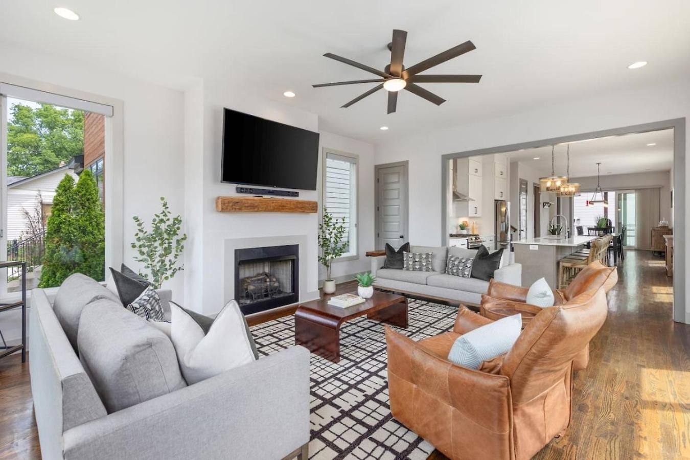 Holiday home House With Rooftop Patio, Next To A Park, 3 Miles To Downtown *