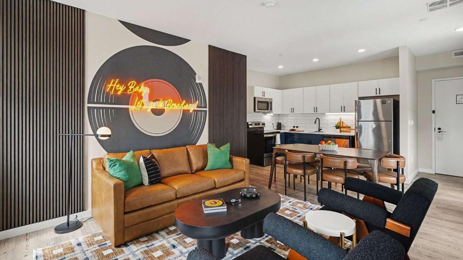 Harmony - Pool & Gym - Walk To Broadway Holiday home *