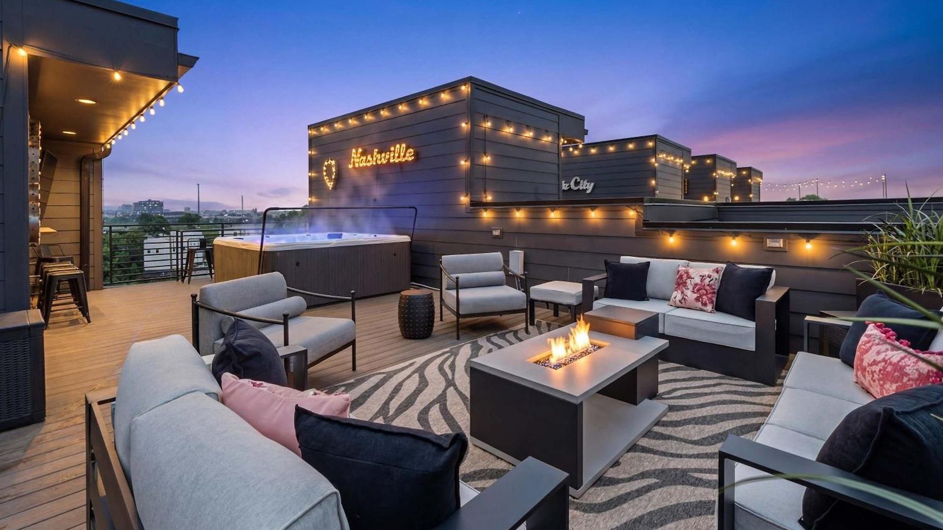 Holiday home Rooftop Oasis - Hot Tub Views Nashville