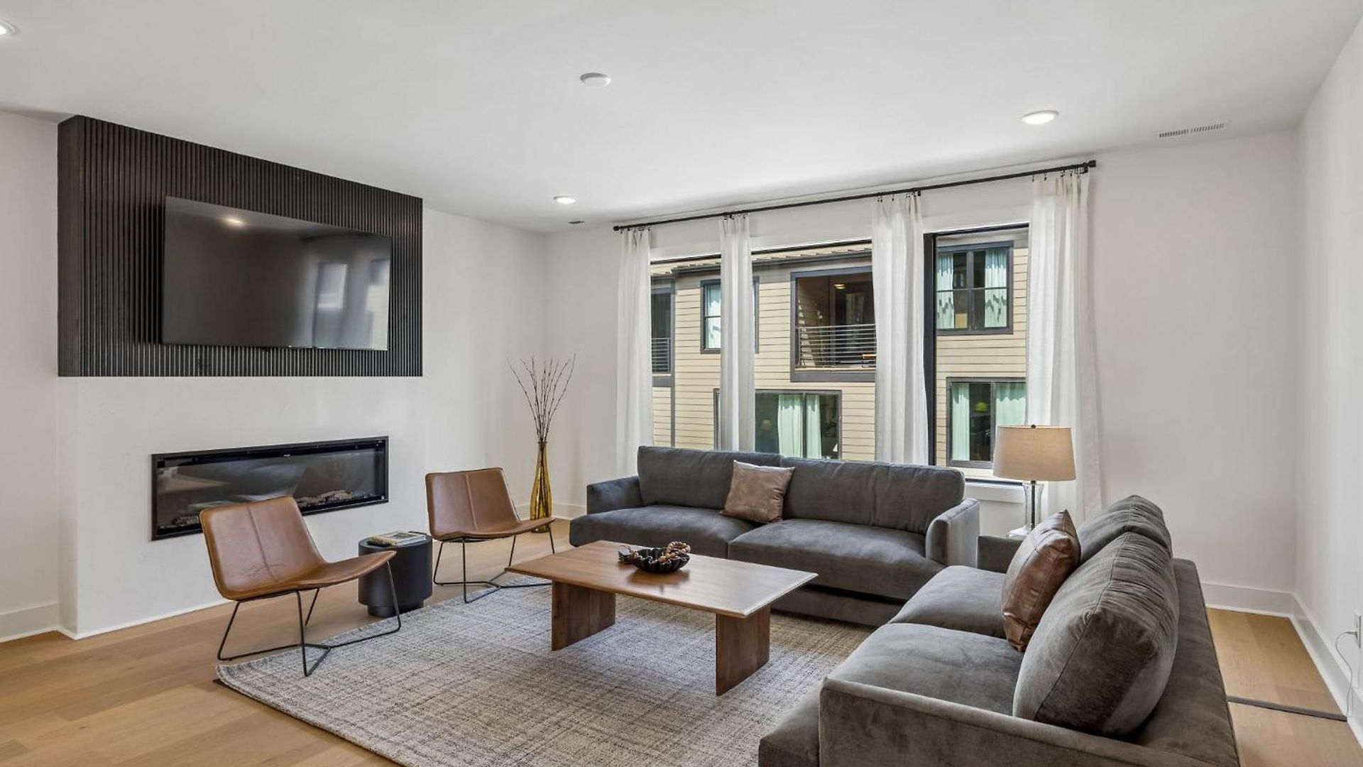 Sleek Trio Townhomes 9br 3 Hot Tubs Nashville