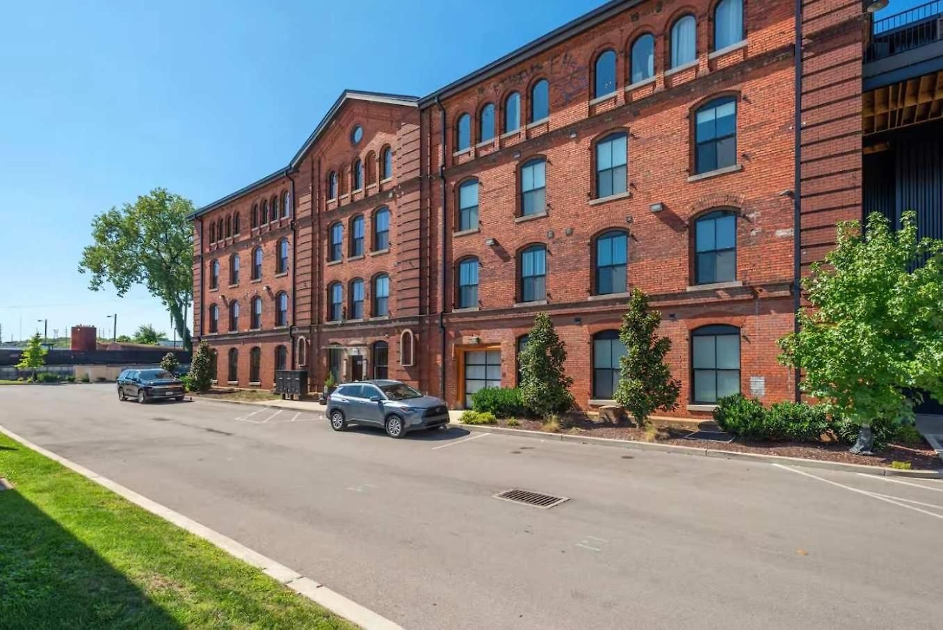 Luxury 2br Midtown Near Broadway & Pool *