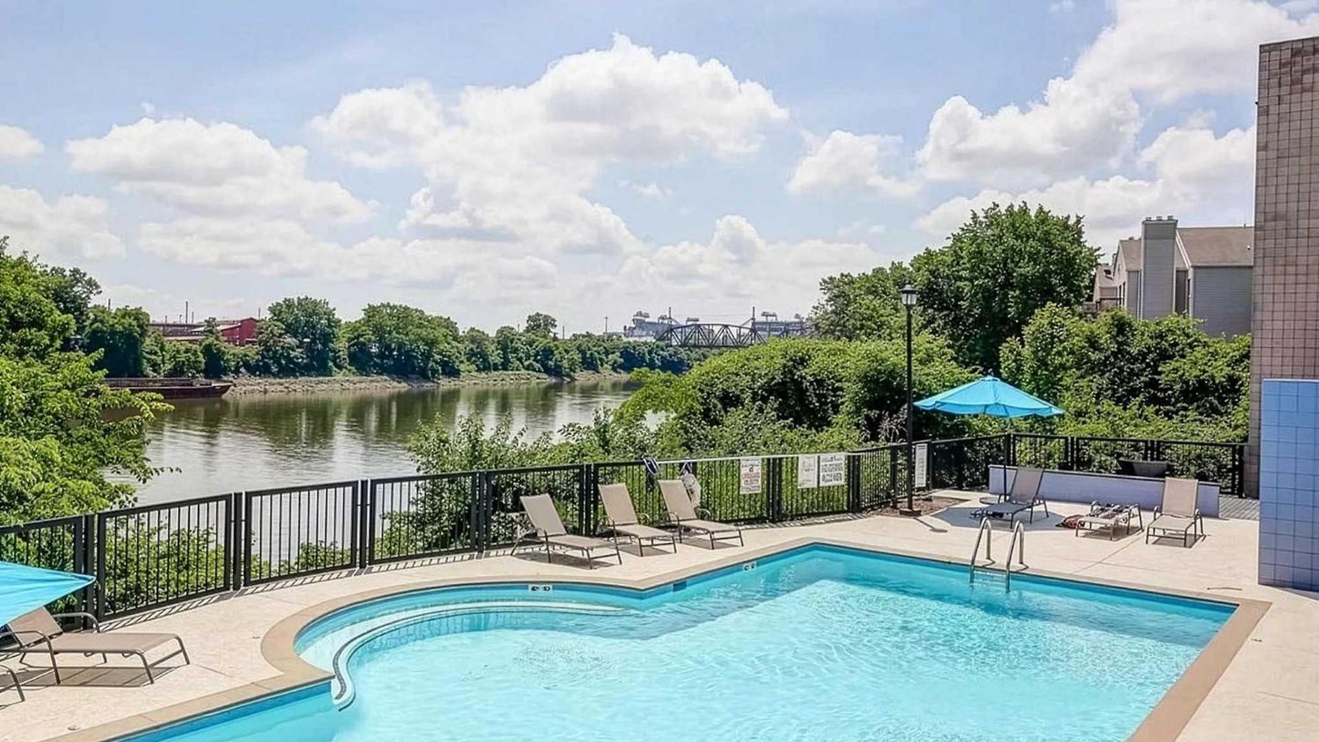 Flow - Pool - River Views - Mins To Broadway Holiday home