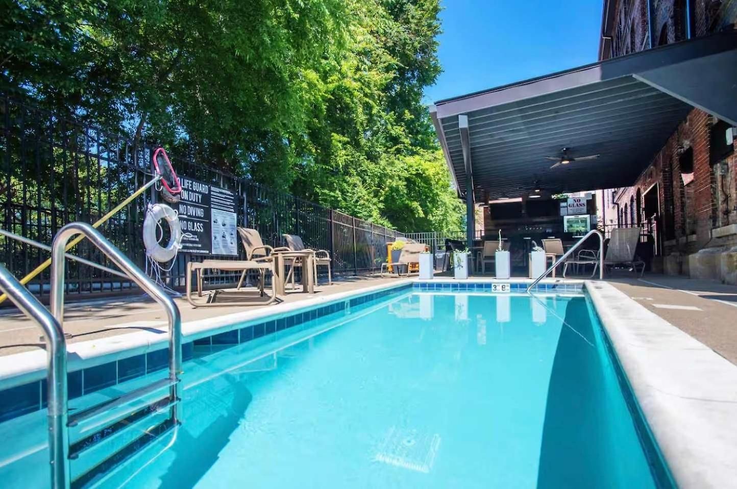 Holiday home Luxury 2br Midtown Near Broadway & Pool