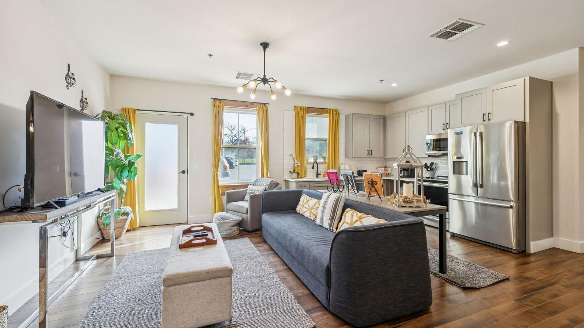 Holiday home Luxury 2br Midtown Near Broadway & Pool *