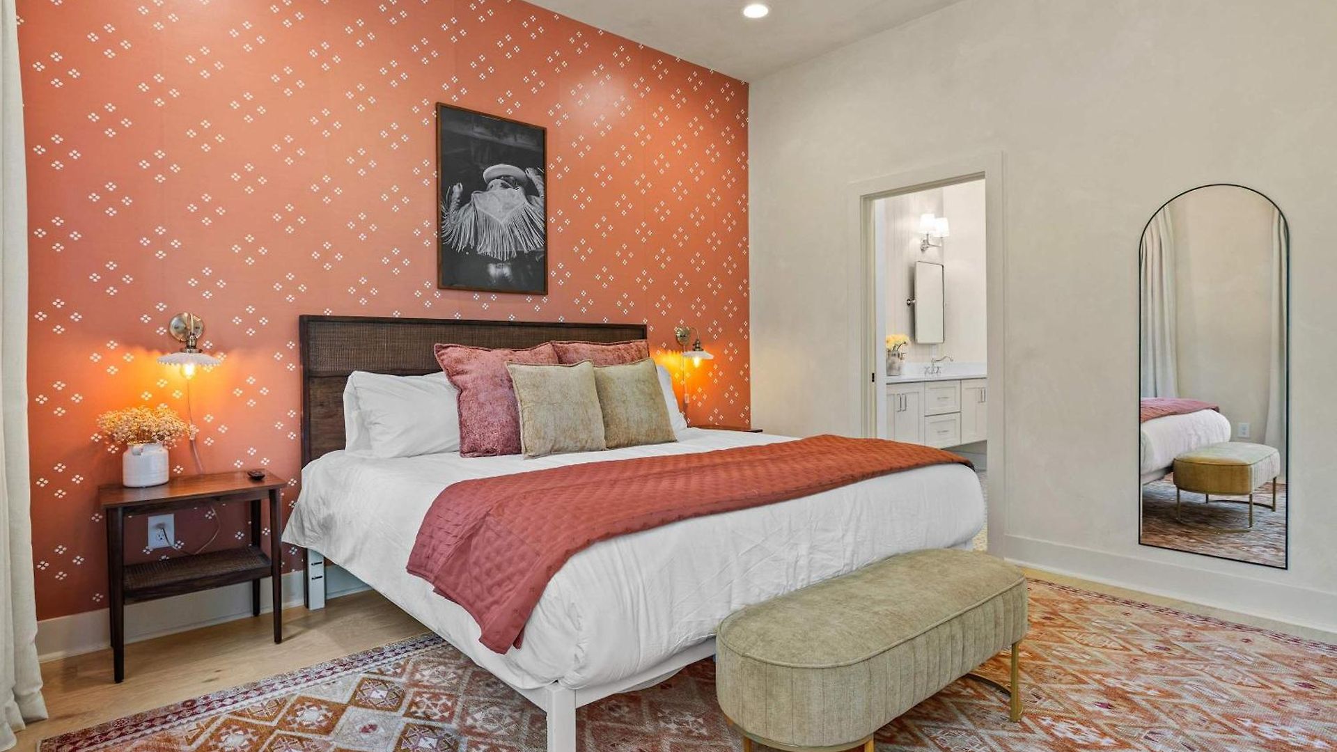 The Velvet Spur - Rooftop Retreat Near Germantown Holiday home