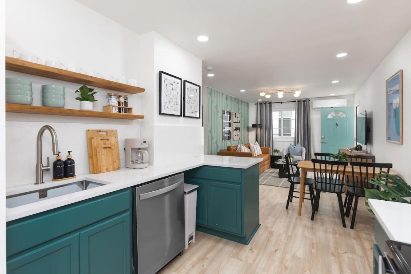 With Fenced In Yard And Firepit, Walk To Coffee And Food Holiday home Nashville