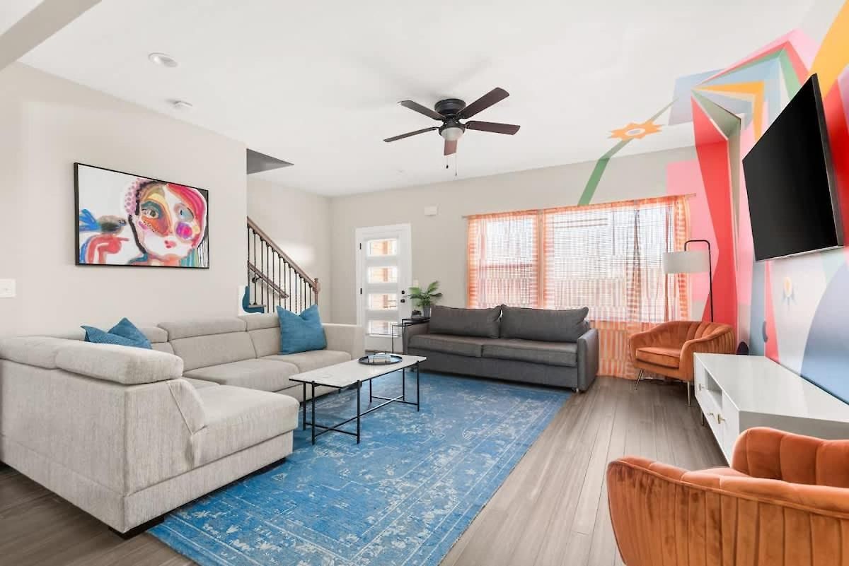 Luxury Townhome Rooftop Deck Near Broadway Holiday home Nashville