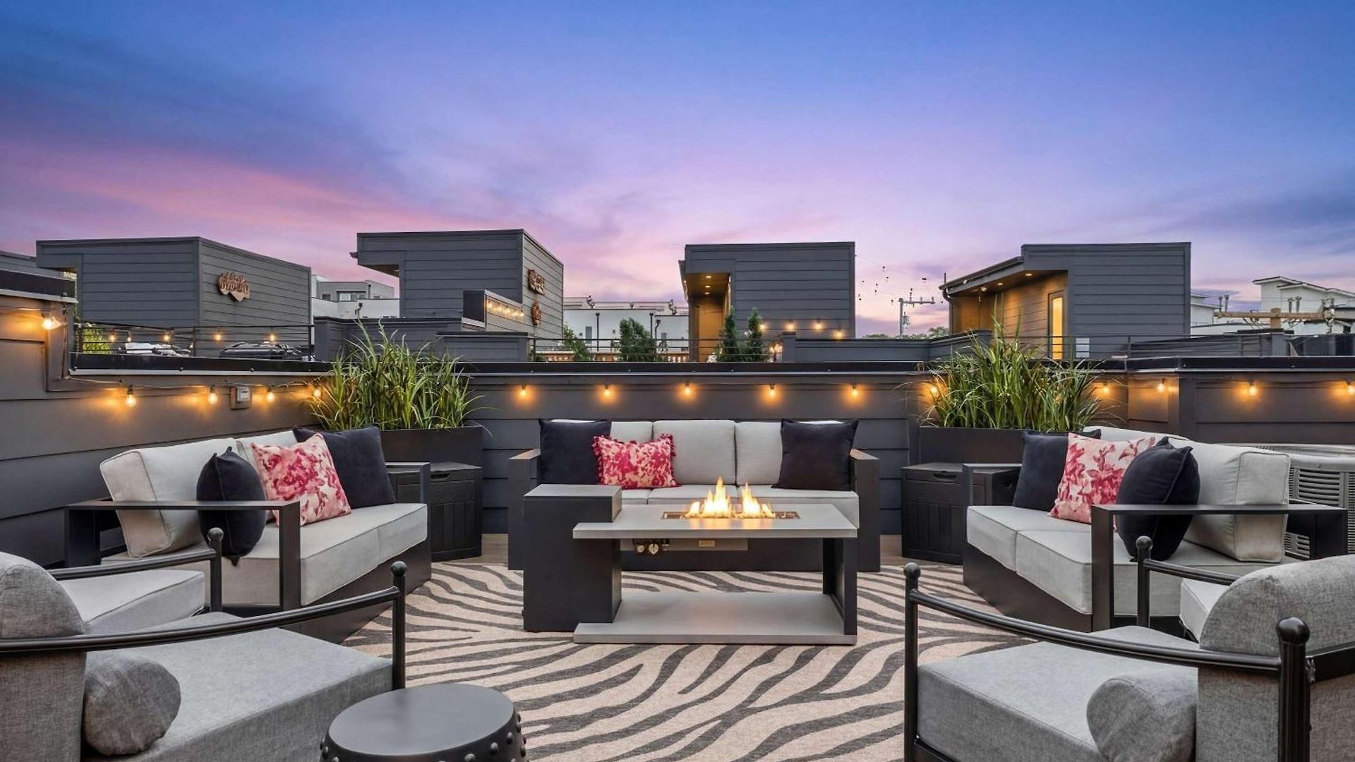 Rooftop Oasis - Hot Tub Views Holiday home Nashville