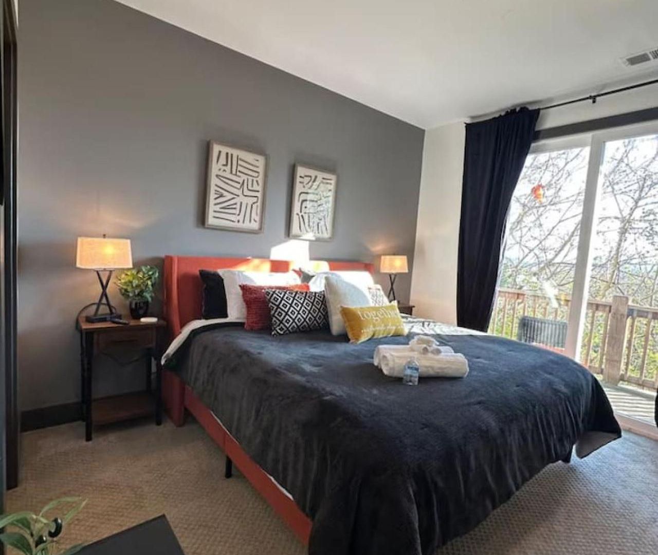 Holiday home King Bed Near Vandy Honky Tonks And Tsu