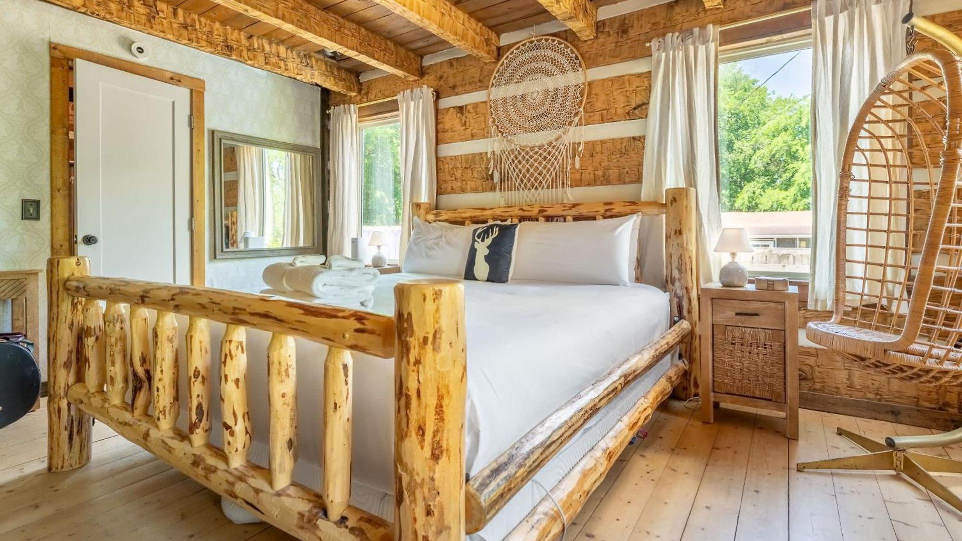 The Magic Cottage- Artsy Escape With Hot Tub & Charm *