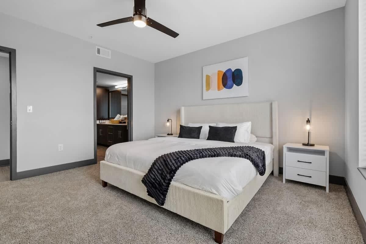 Luxe 2br W Views Near Broadway & Music Row Holiday home Nashville