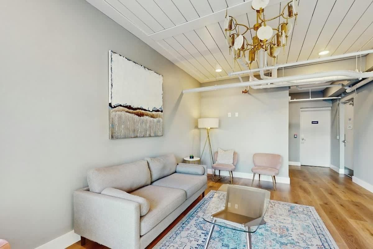 Downtown West End Retreat Near Broadway *