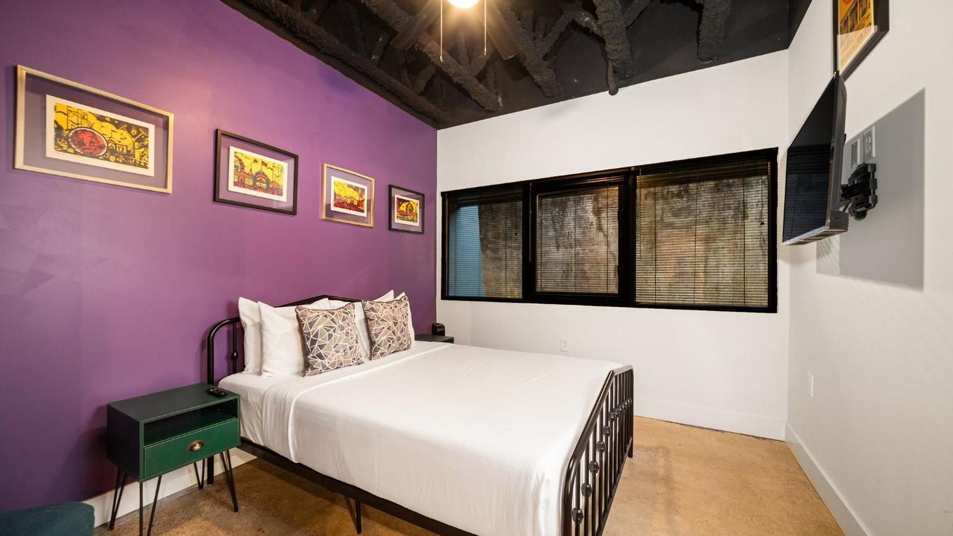 Great Location Short Drive To Downtown