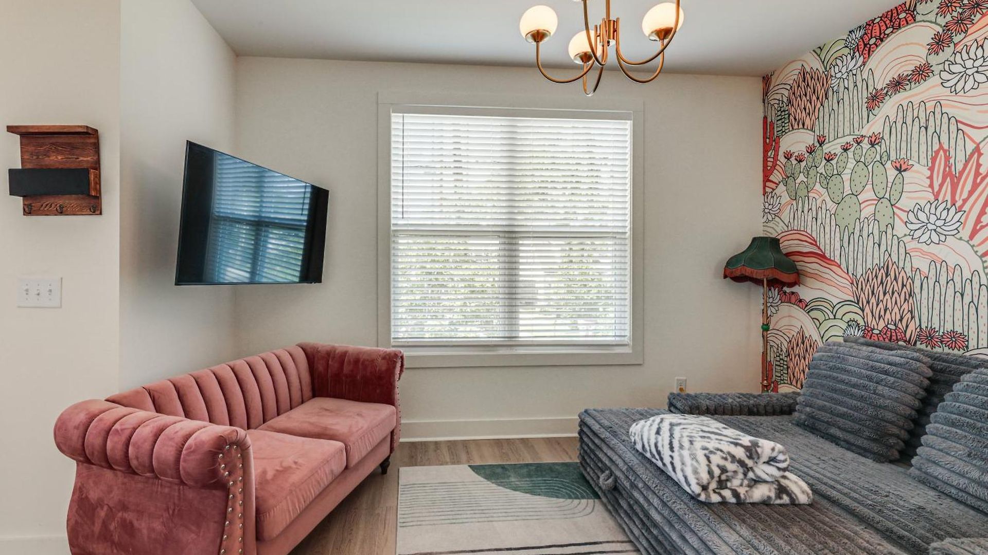 4 Mi To Broadway: Chic Townhome W/ Office!