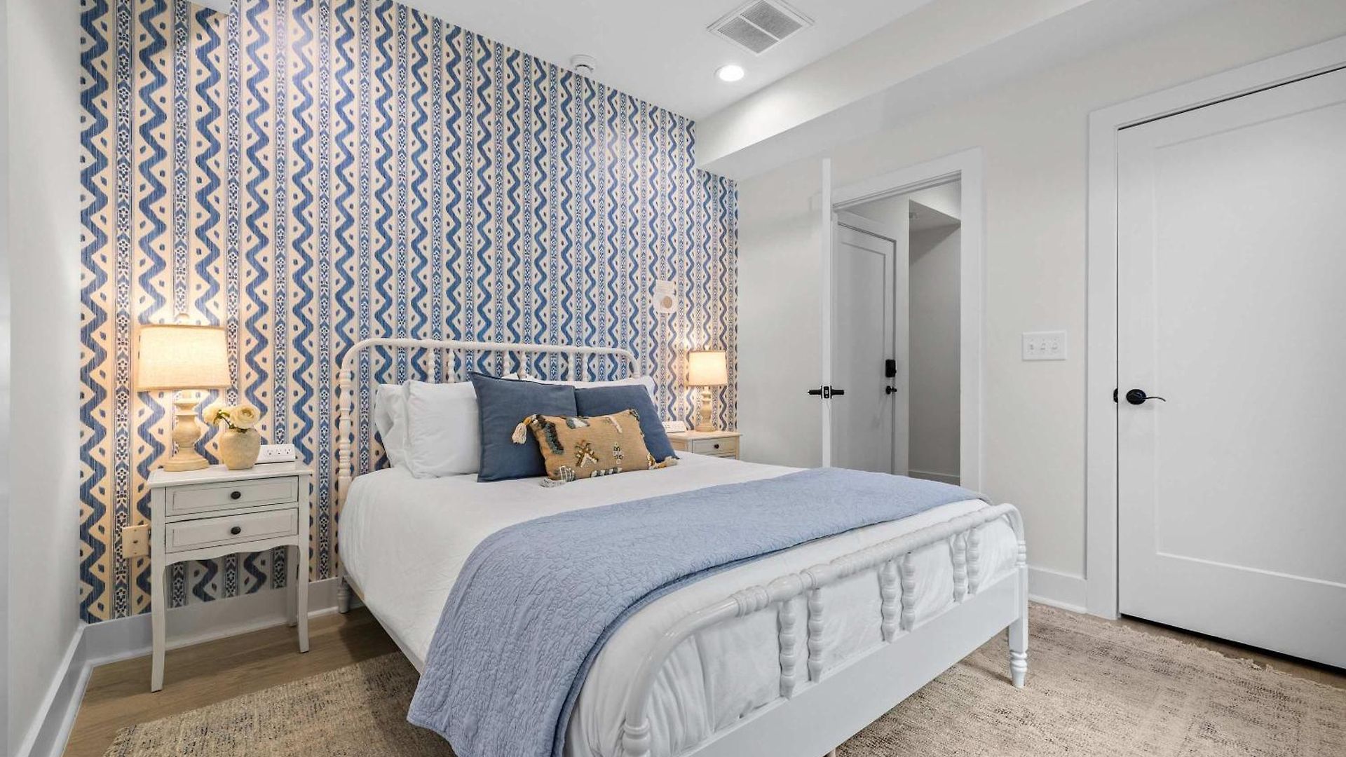The Velvet Spur - Rooftop Retreat Near Germantown *