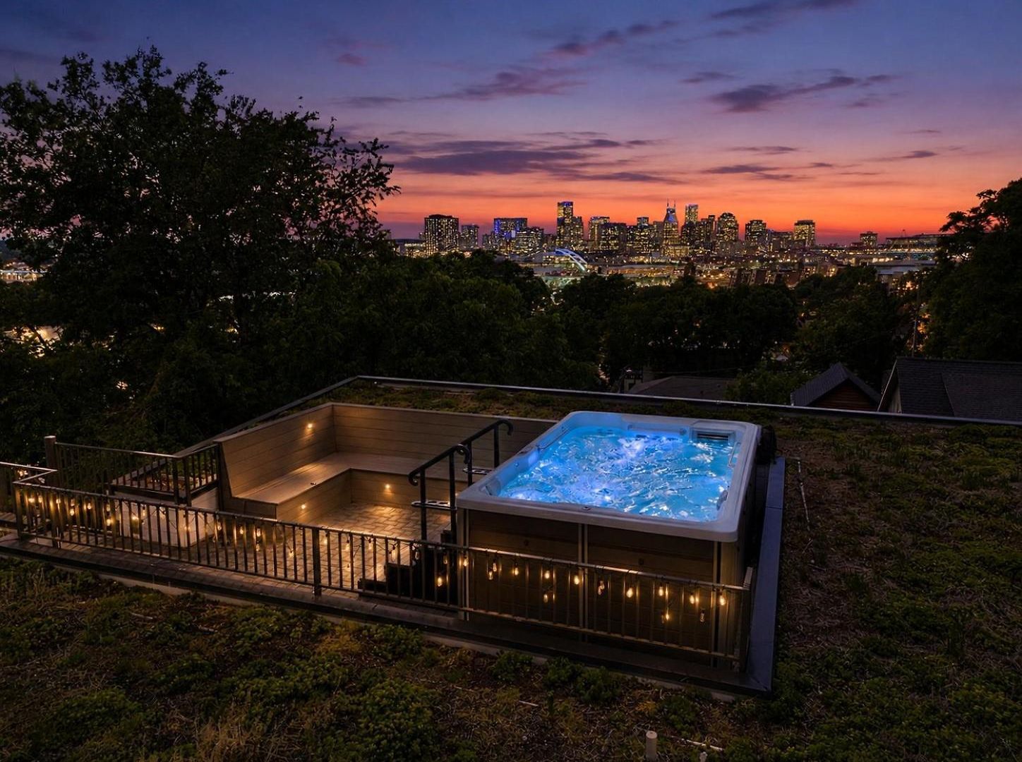 The Songwriter's Mansion Rooftop & Skyline Views Holiday home