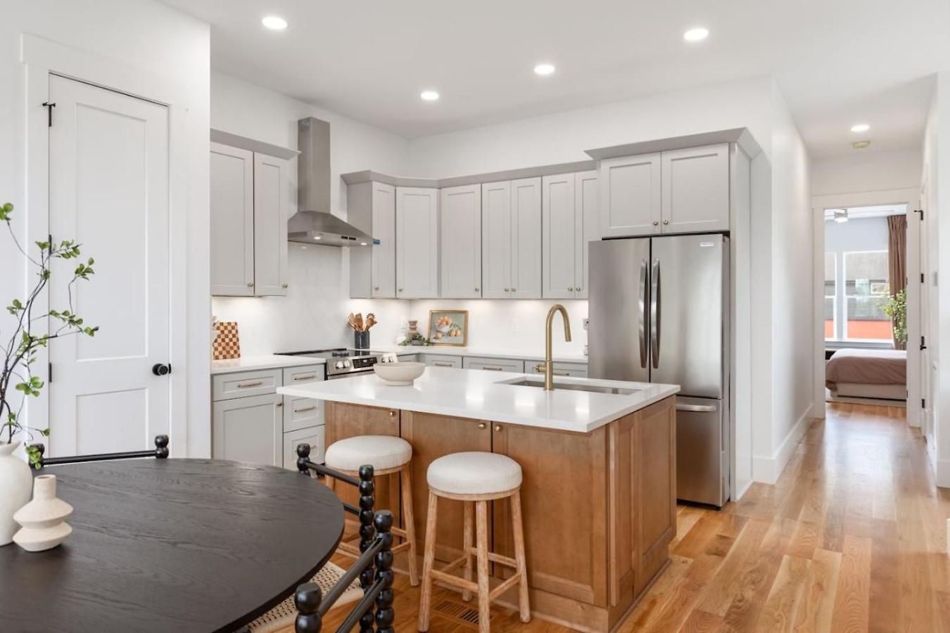 12 South With Rooftop Sauna, Wet Bar, And Two Car Garage Nashville
