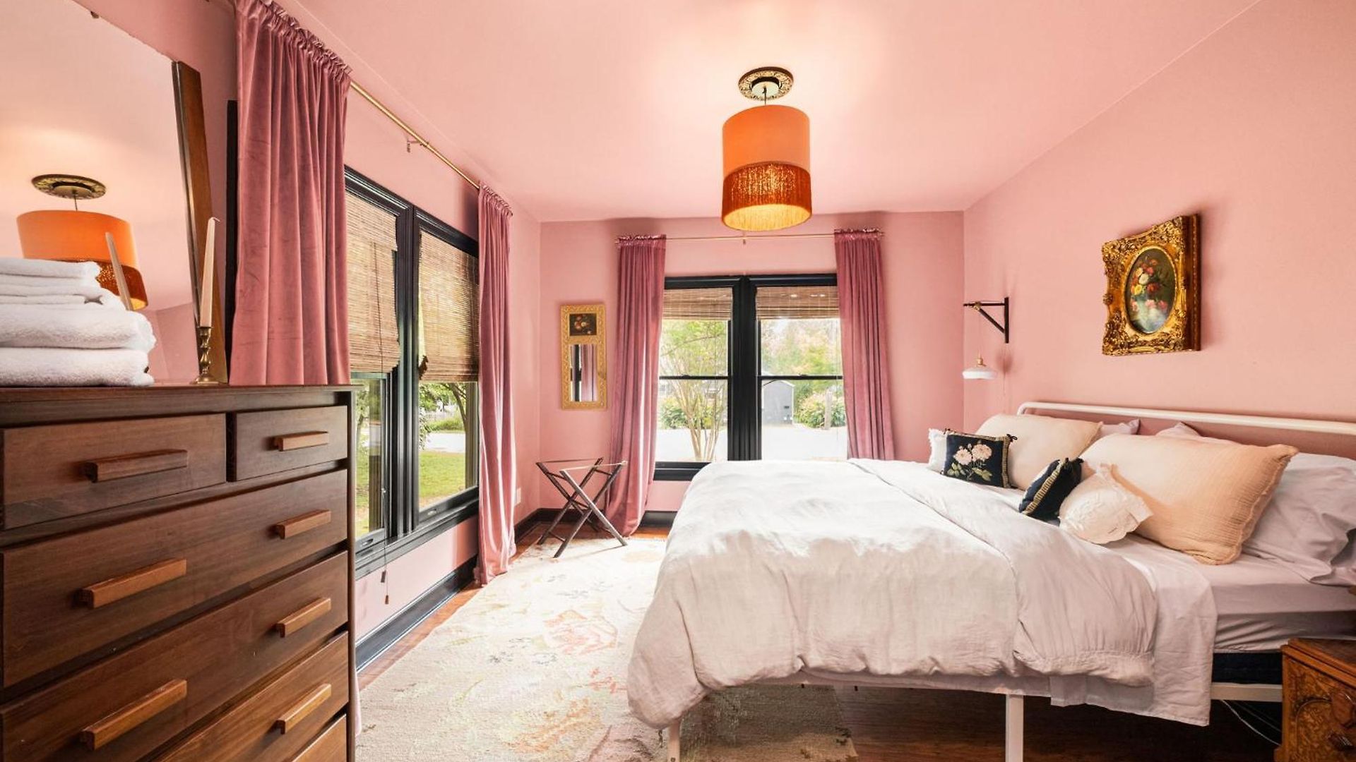 Charming East Mins From Downtown Holiday home *