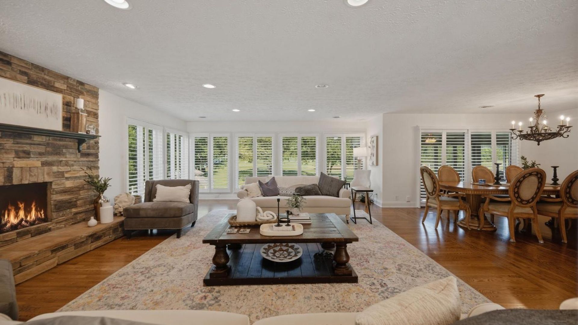 Unwind By The Fireplace In North Holiday home