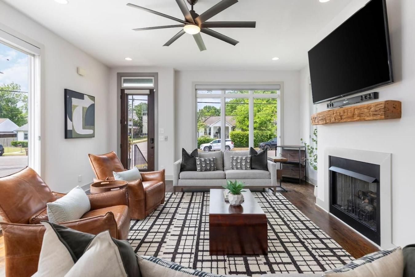 Holiday home House With Rooftop Patio, Next To A Park, 3 Miles To Downtown