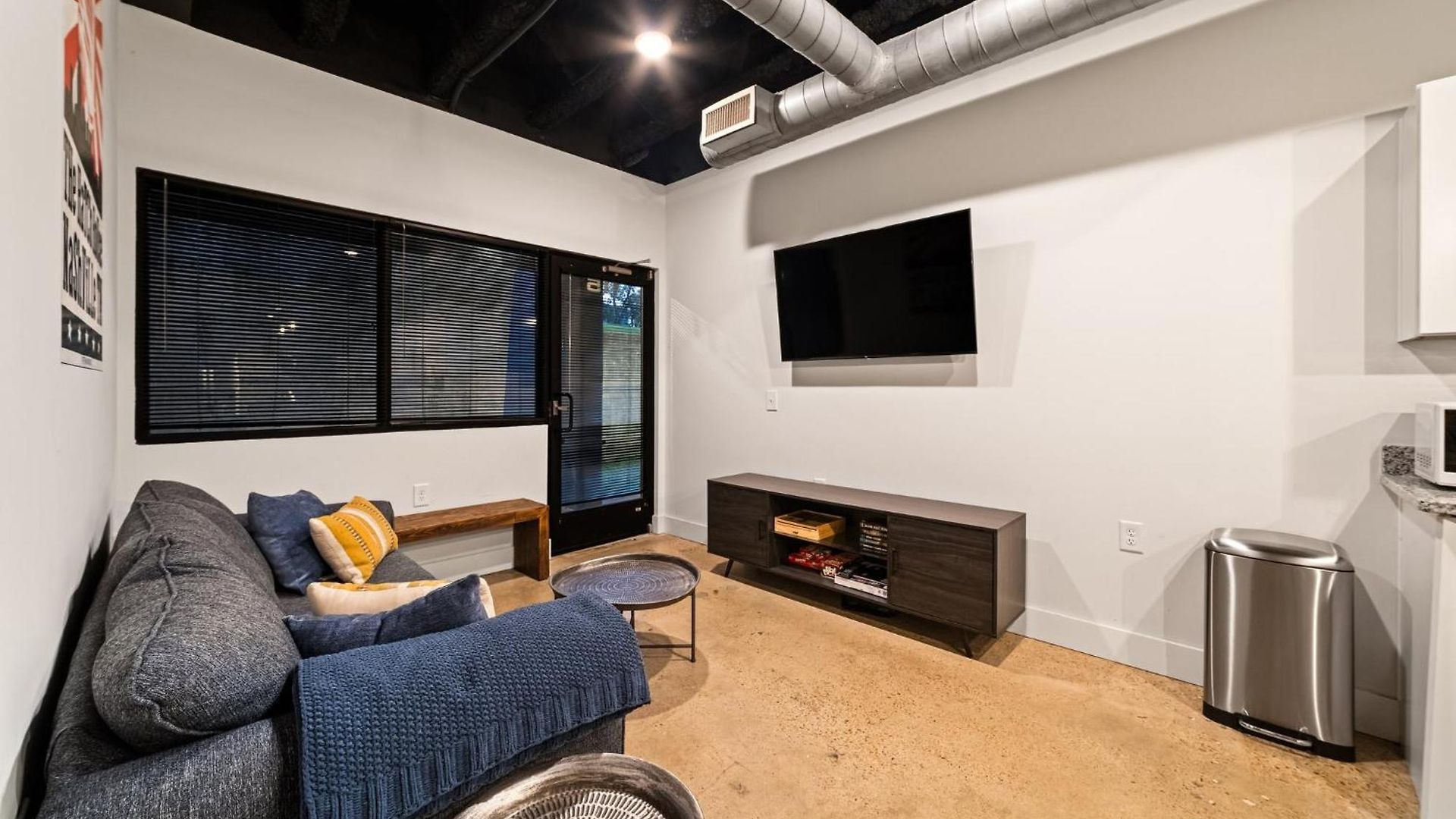 Great Location Short Drive To Downtown Holiday home *