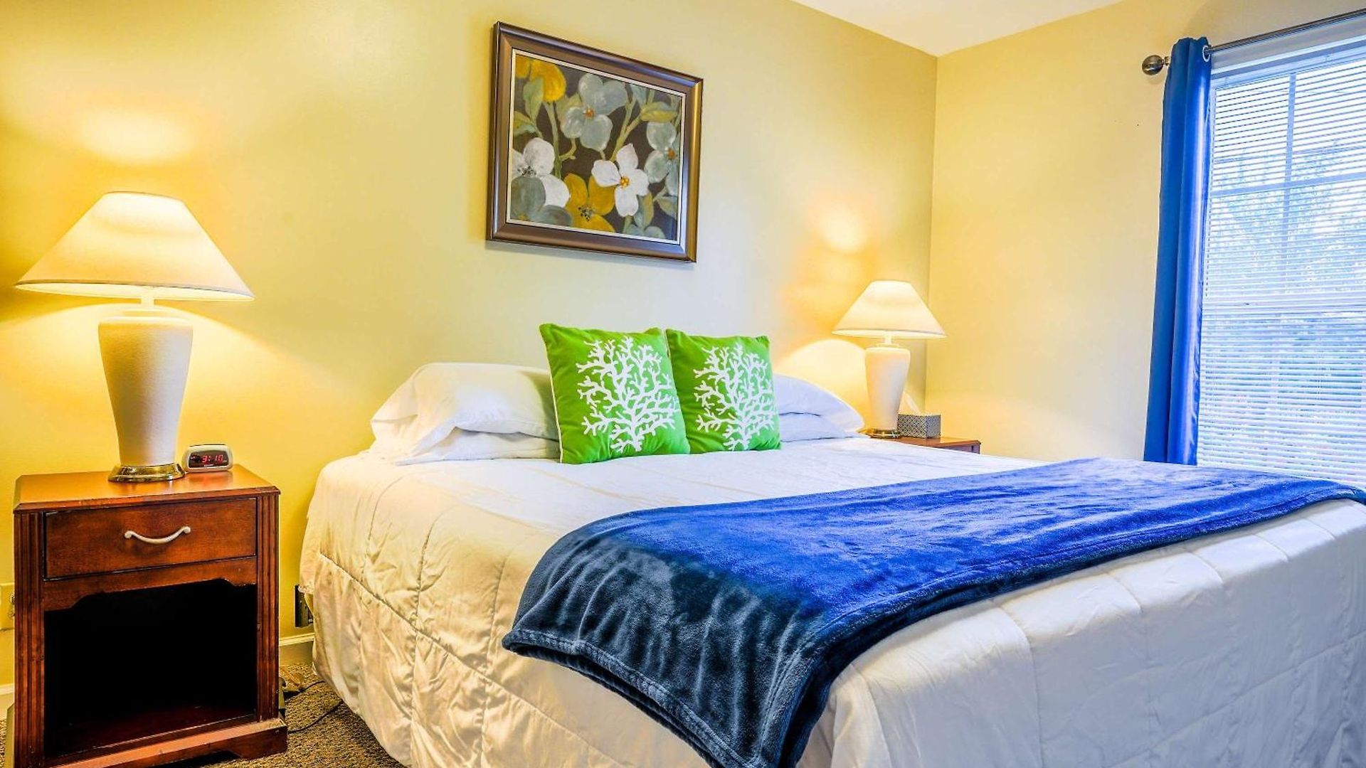 Holiday home Half Of Duplex Just 2 Blocks From Hadley Park