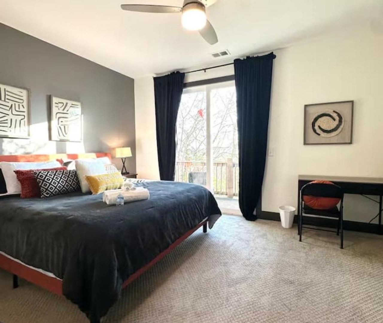 King Bed Near Vandy Honky Tonks And Tsu Holiday home Nashville