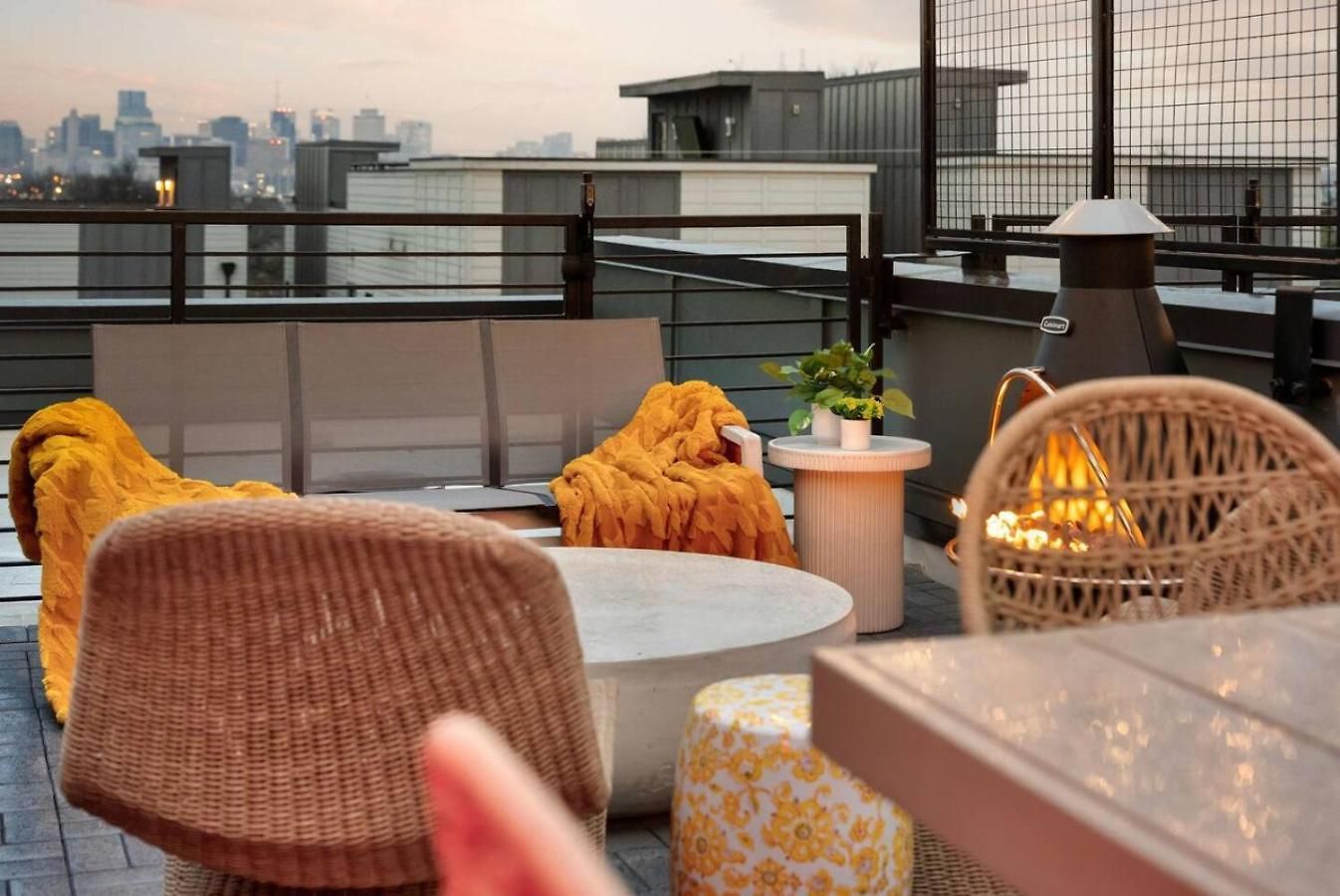 Holiday home Elegant With Downtown Views Rooftop Hot Tub And Garage Nashville