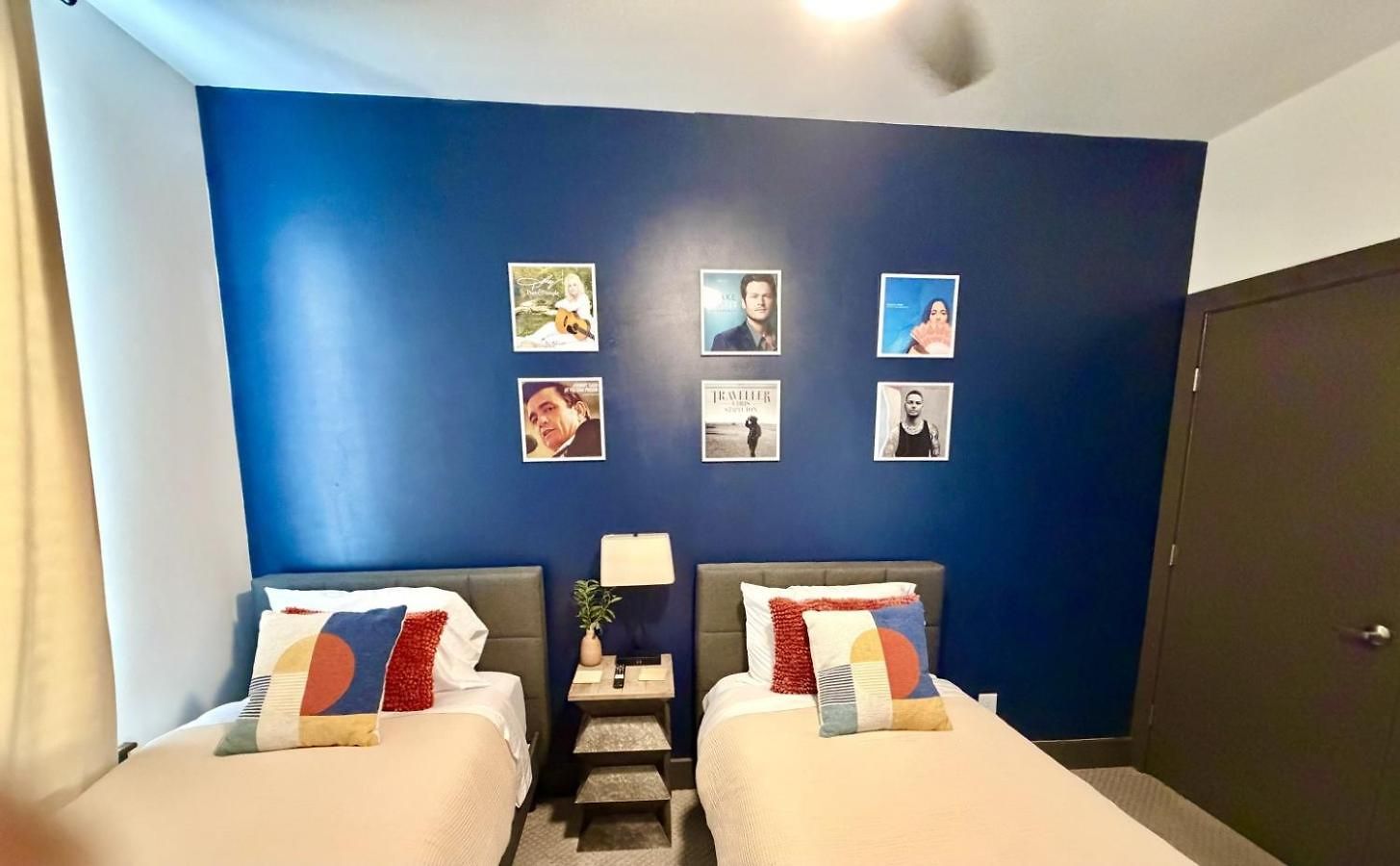 2 Twin Beds Near Broadway Honky Tonks Tsu Vandy *