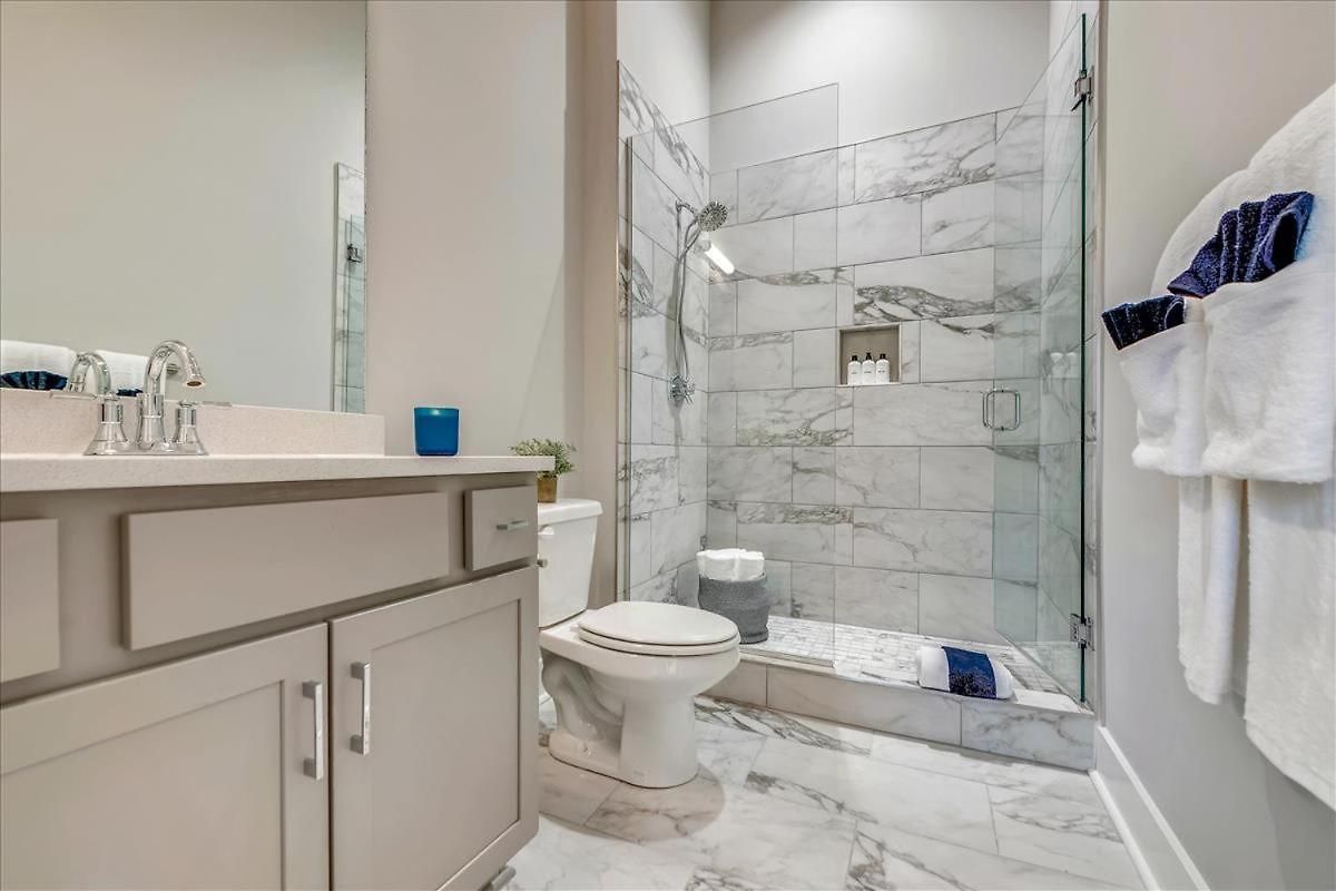 3 Townhomes Hot Tub & Rooftop Decks Holiday home Nashville