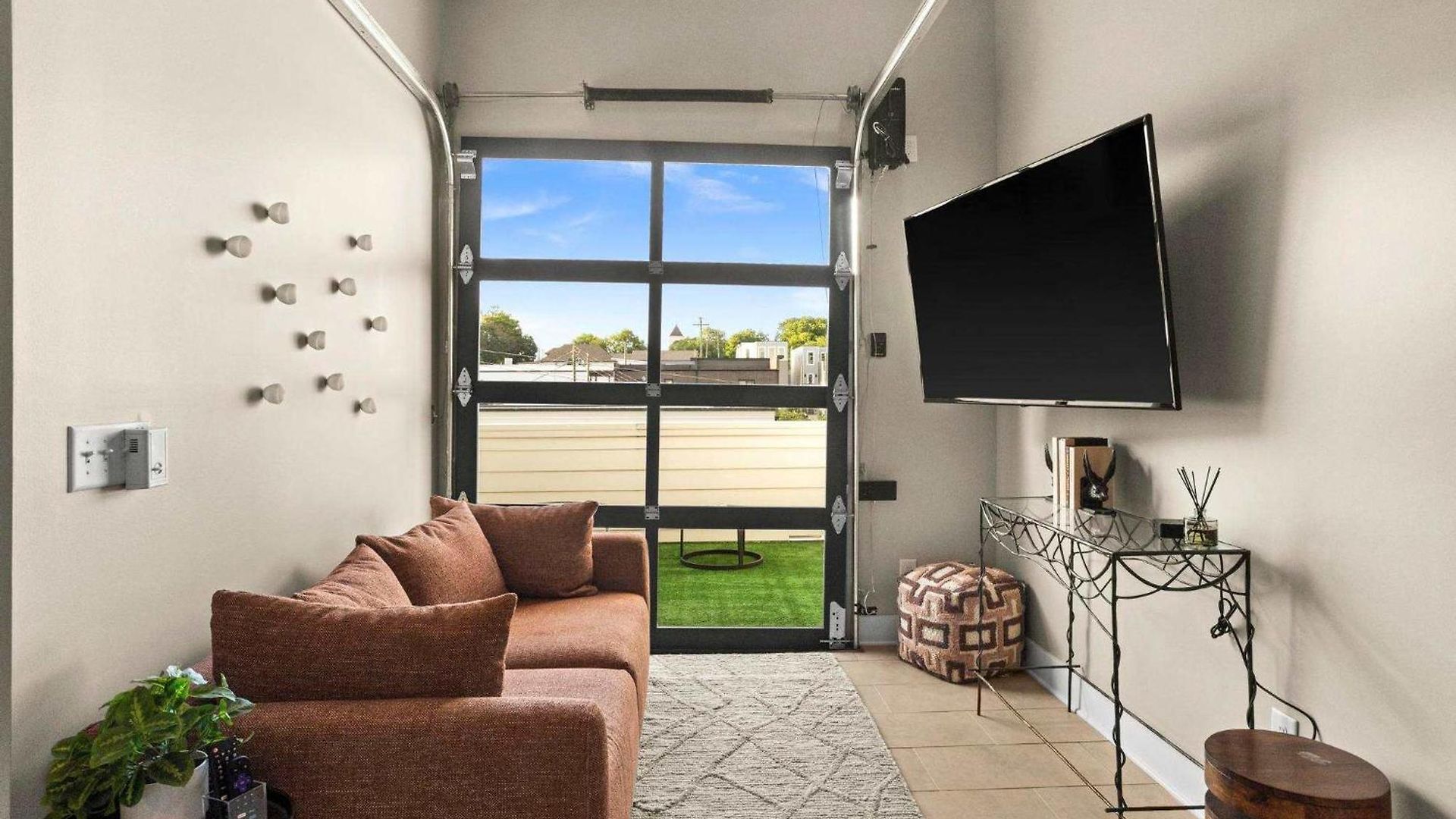2 Units Sleeps 24 Nashville's Location *