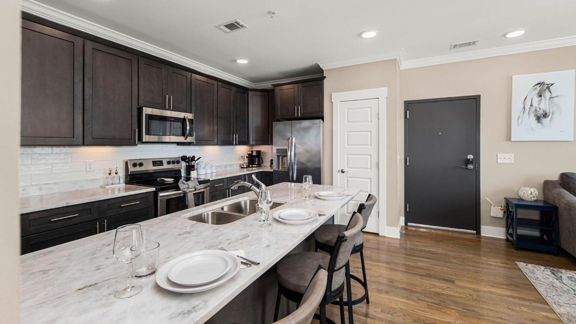 Great Location 2 Bedroom Minutes To Downtown Holiday home *