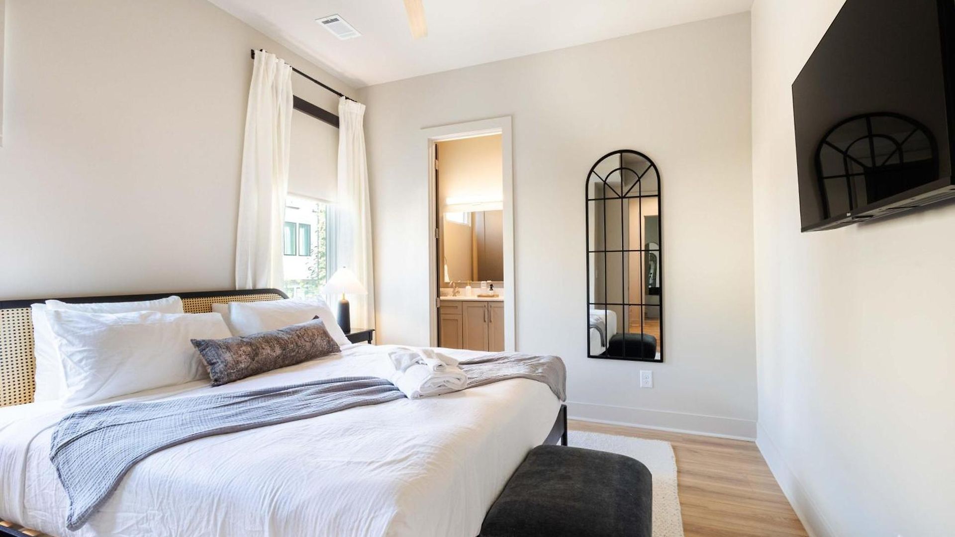 Heated Pool + Hot Tub + Sauna • 7 Min To Broadway Nashville