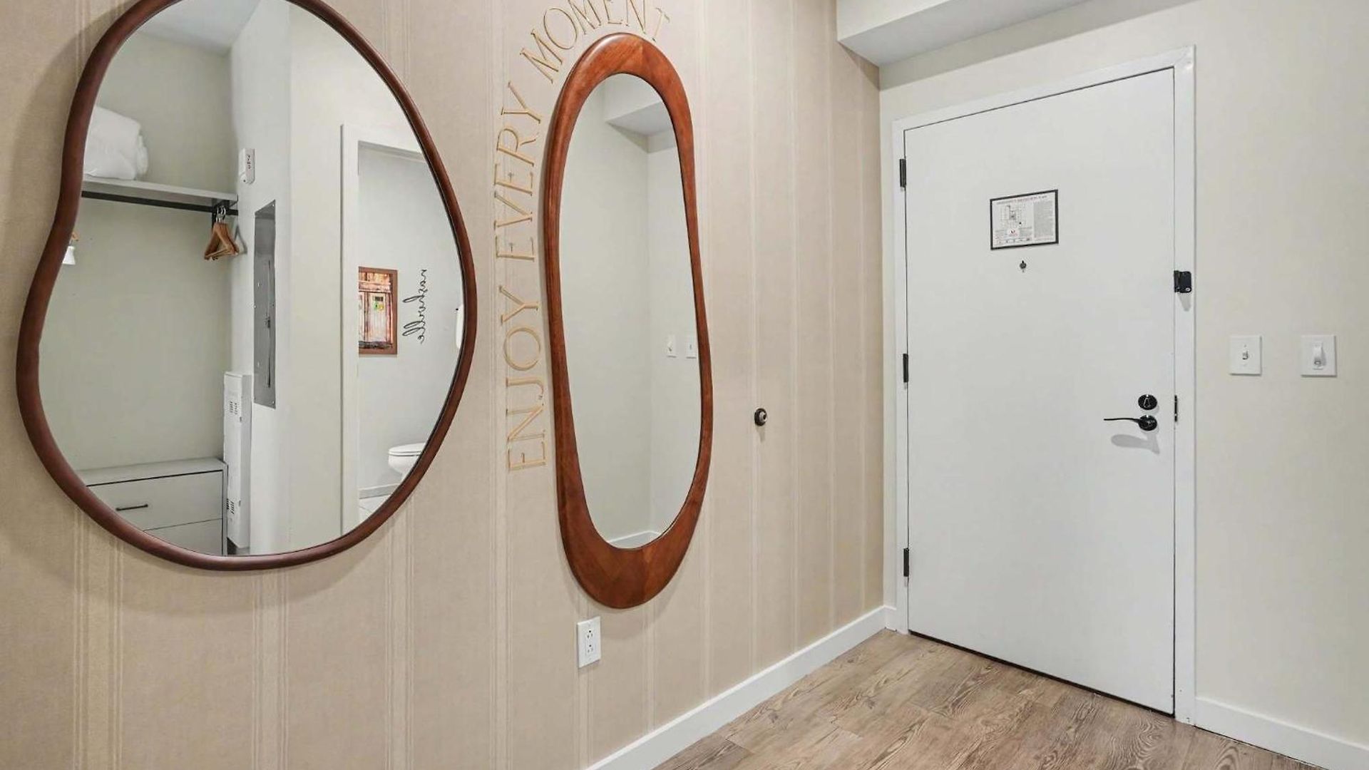 Cadence - Pool - Gym - Mins To Broadway Holiday home