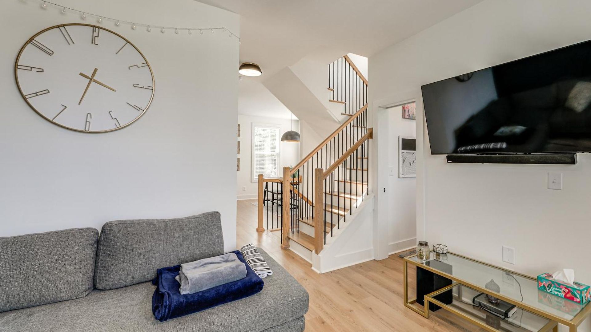 4 Mi To Broadway: Chic Townhome W/ Office! Holiday home
