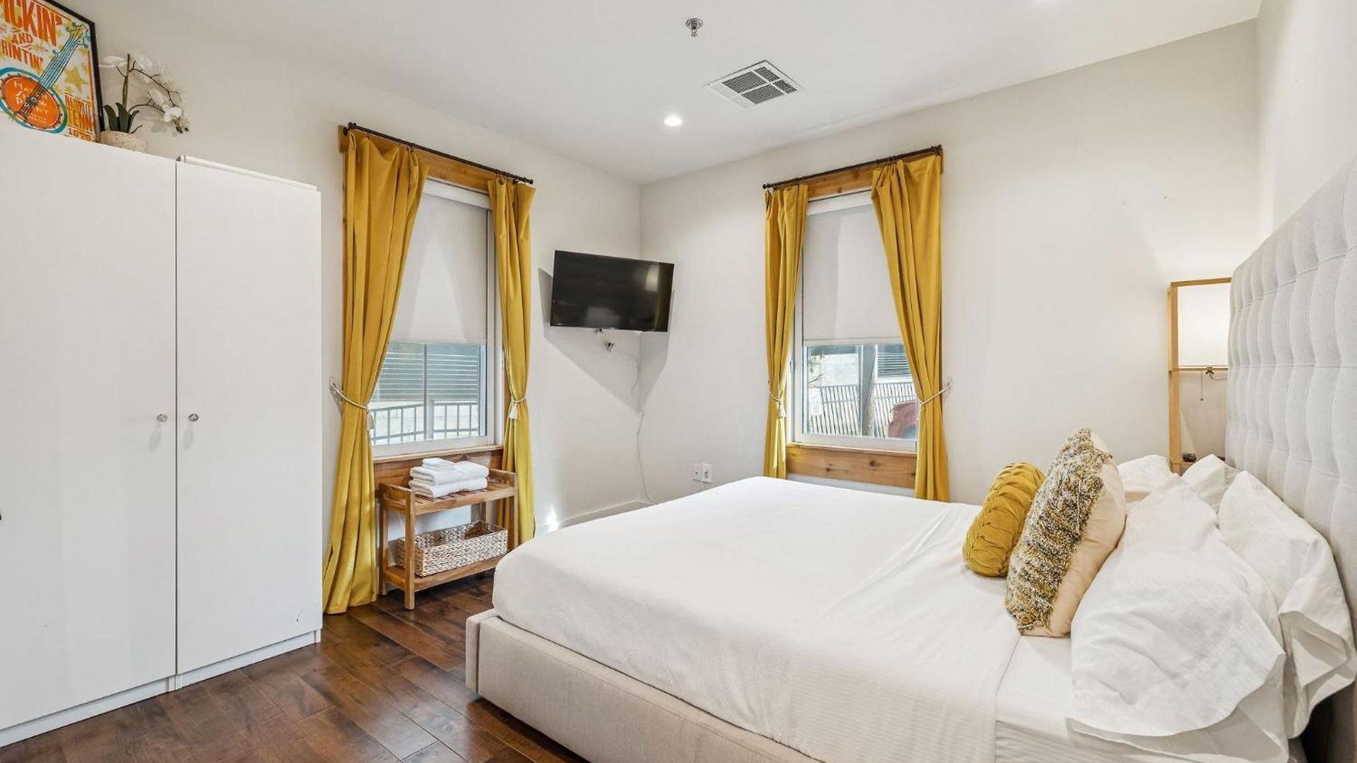 Holiday home Luxury 2br Midtown Near Broadway & Pool *