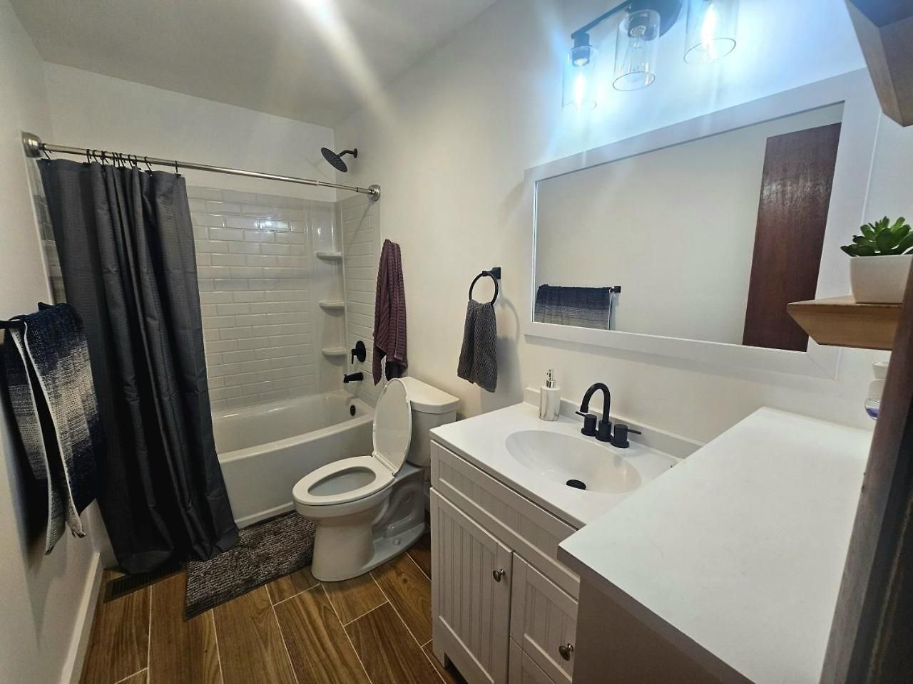 The Creek Woodland Oasis - Modern 3br Country With Rolling Yard