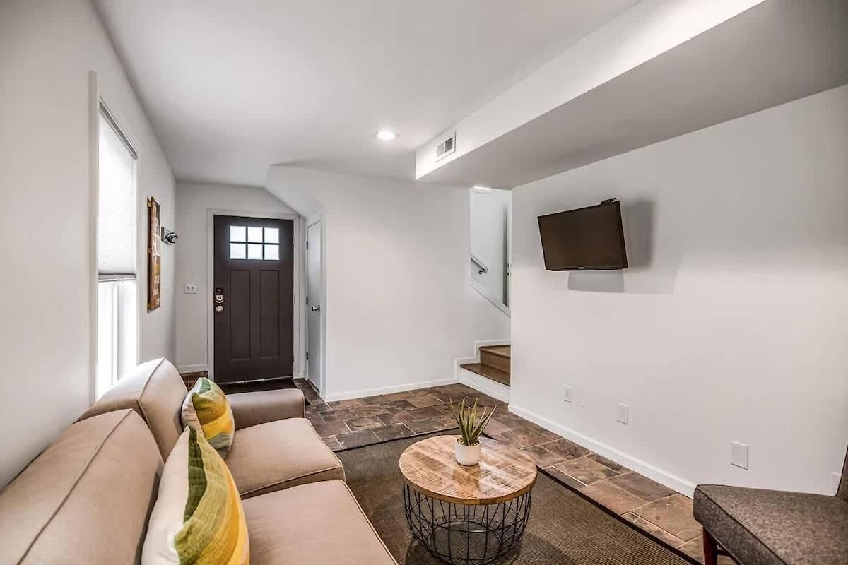 Charming Spacious - 10 Mins To Downtown Holiday home *