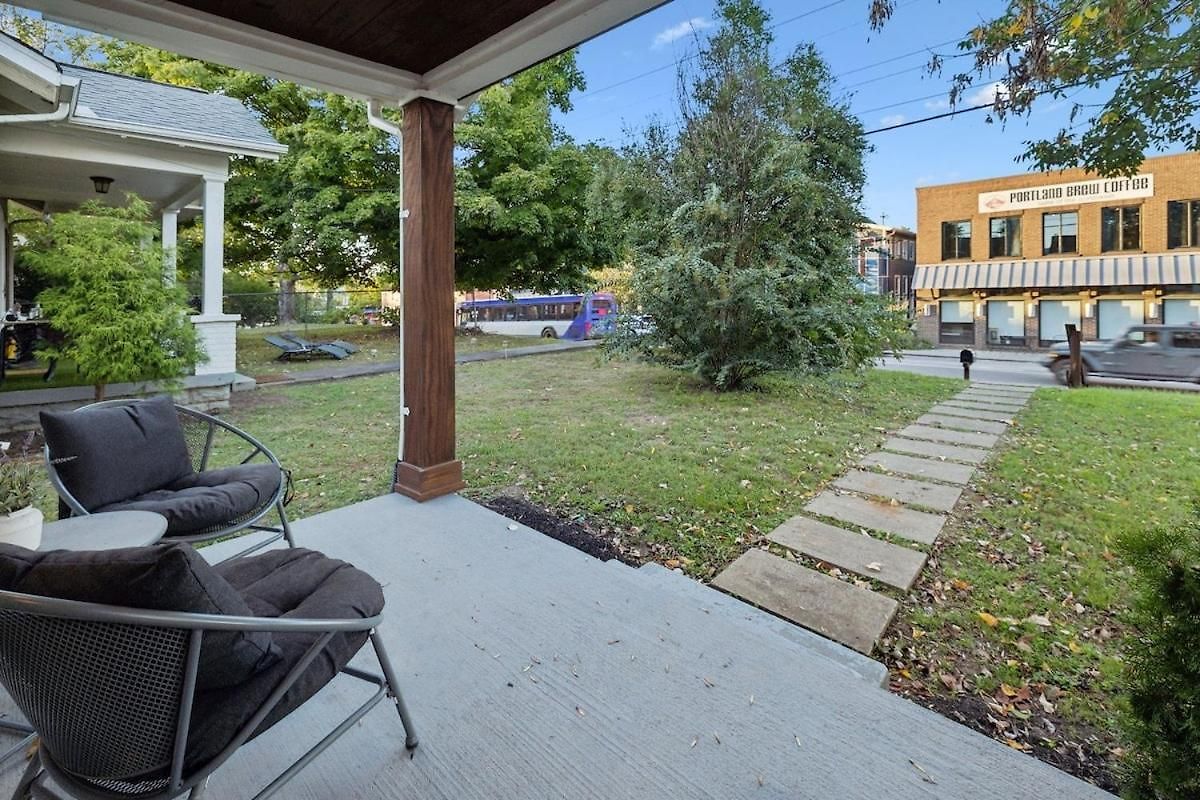 Speakeasy. East Nash. Hot Tub. Mins To Broadway Holiday home Nashville